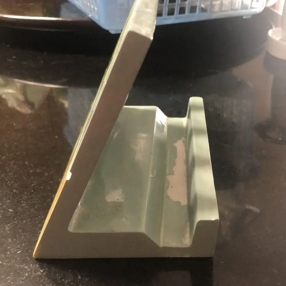 Holds 4 toothbrushes L-shaped toothbrush holder